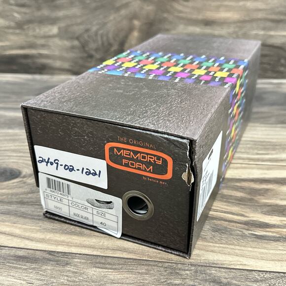 NIB Bernie Mev 40 Nikki Stretchy Knit Comfort Ballet Flats Nude Silver - Picture 9 of 10